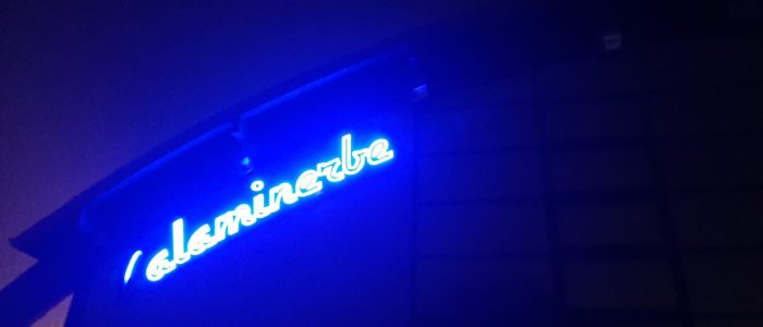 Luci al neon da discoteca, il famoso Ialaminerbe (la P è muta)